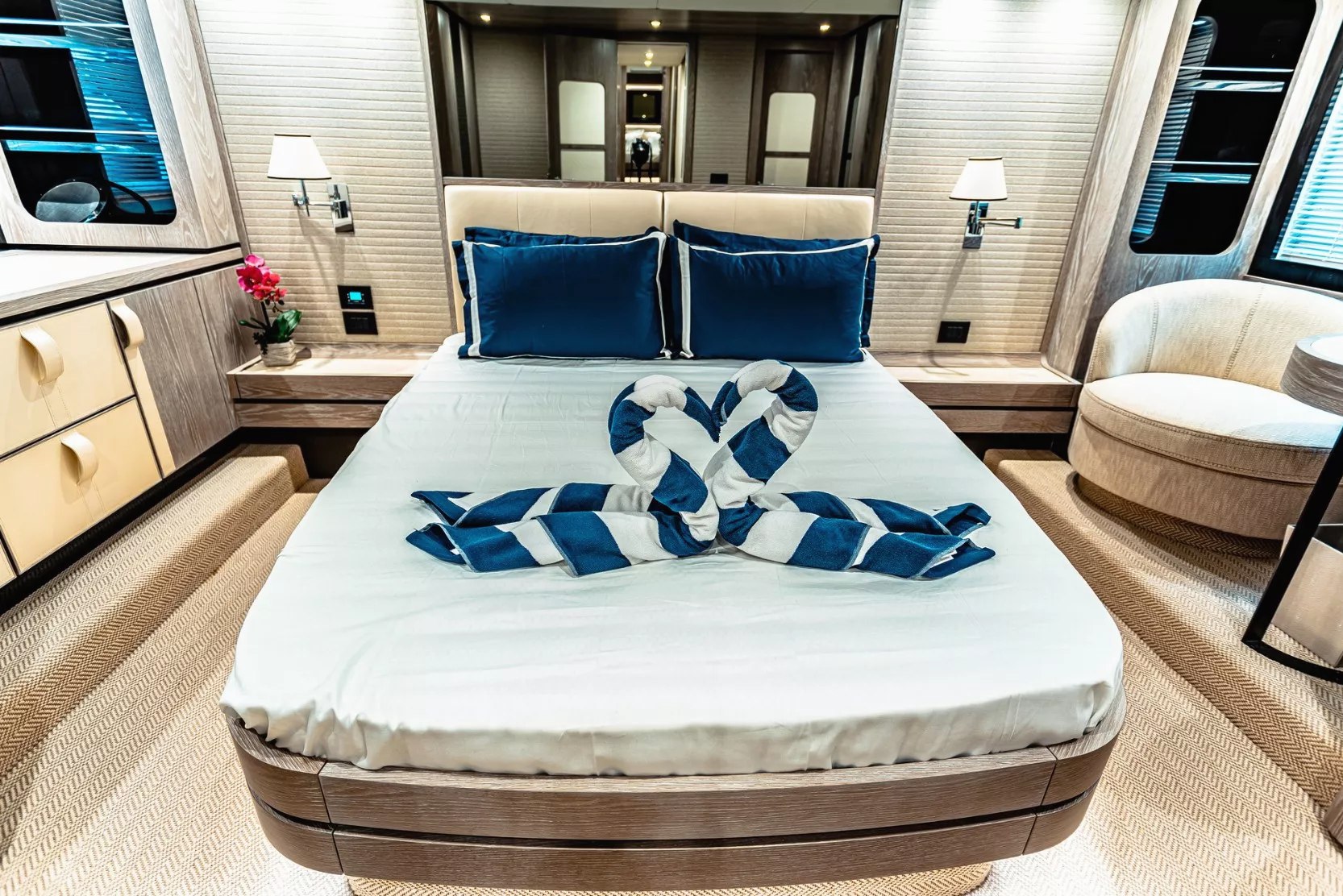 Azimut Magellano 66 ft charter in Dubai, photo 2
