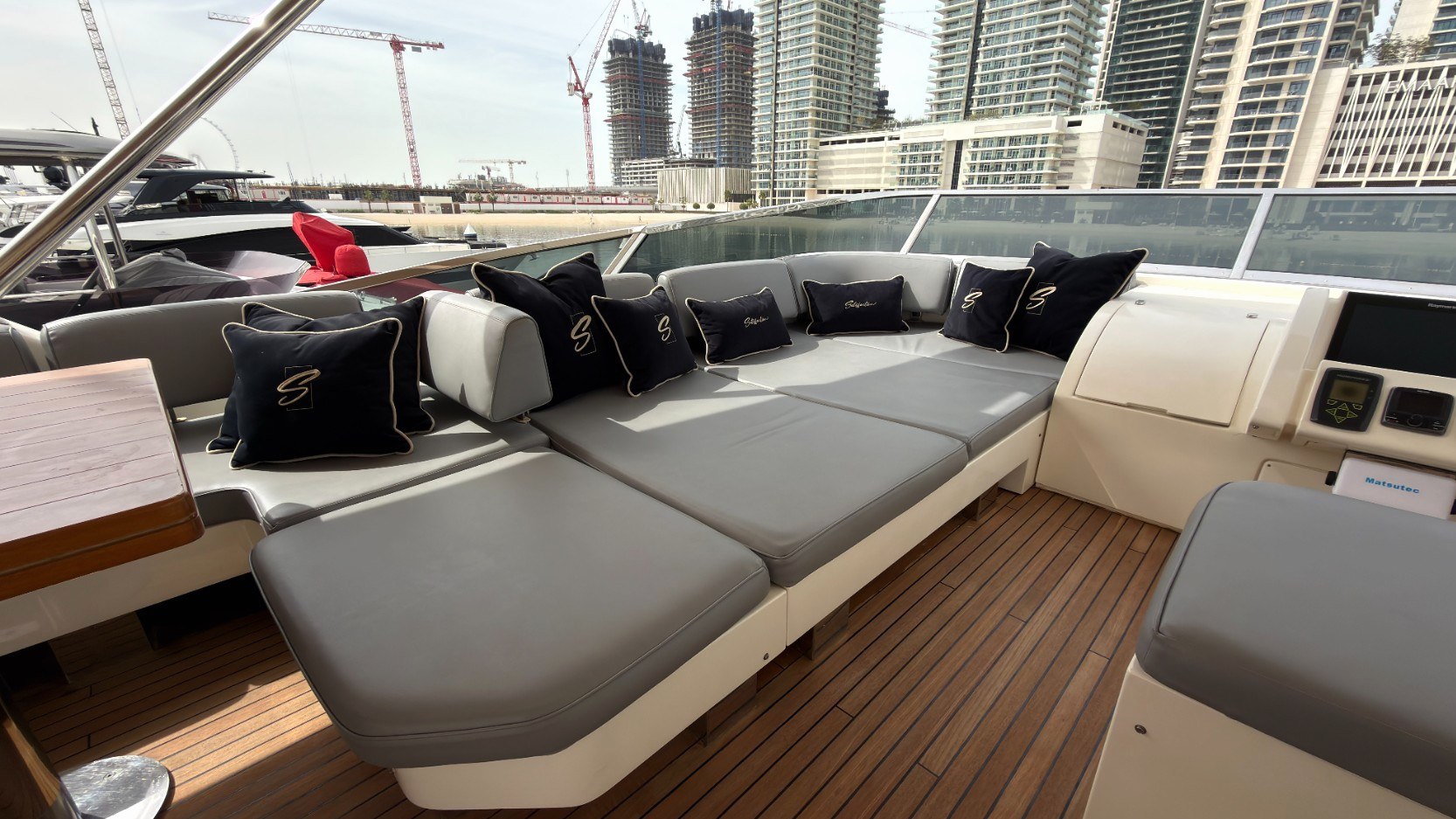 Azimut Satisfaction charter in Dubai, photo 15