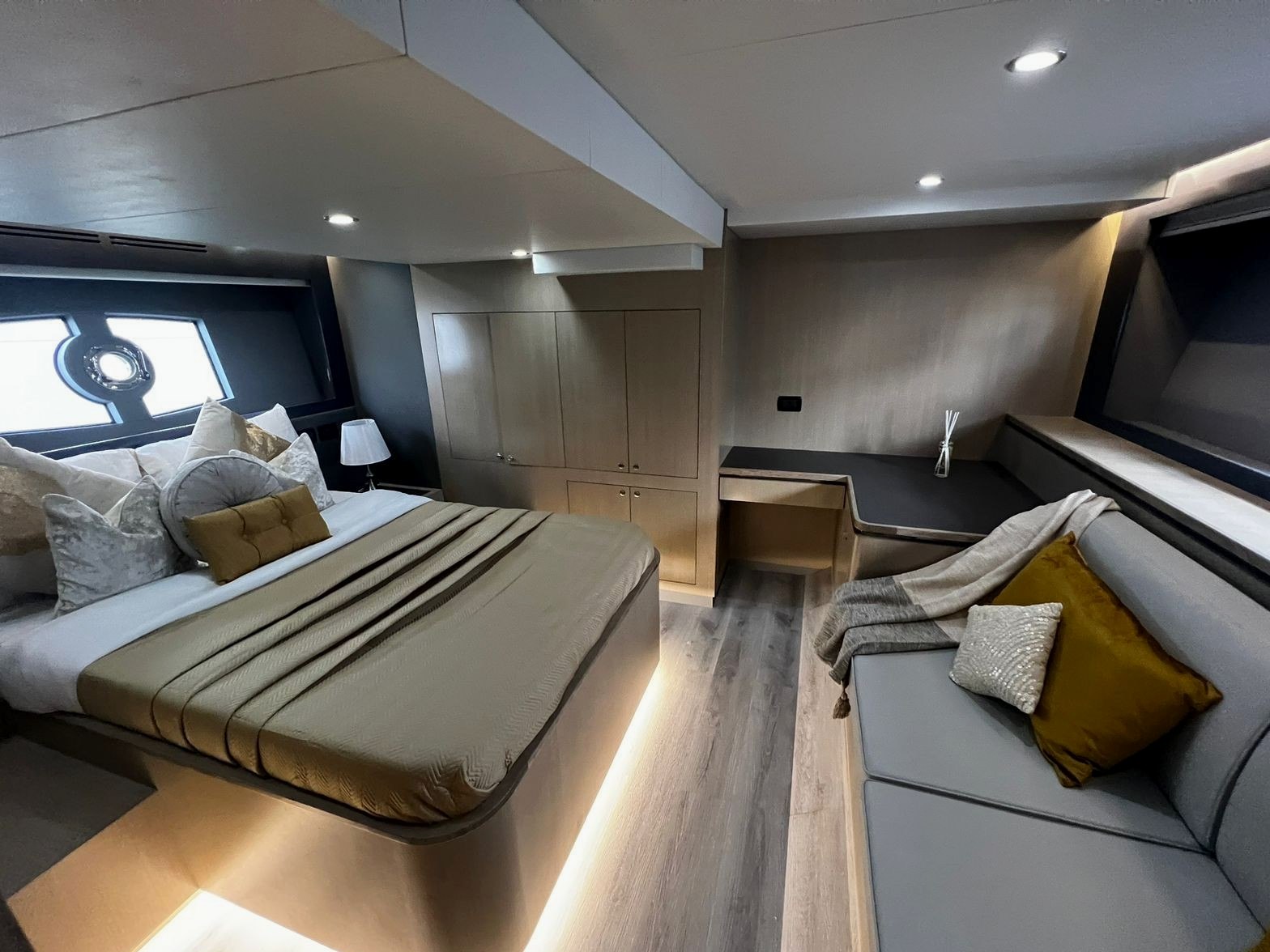 Sky Walker Zia charter in Dubai, photo 5