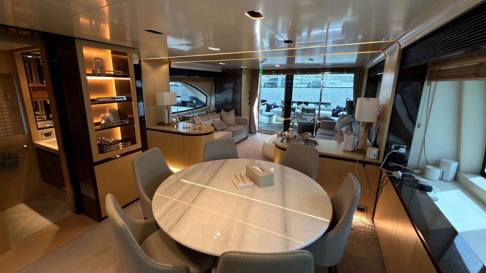 Azimut Satisfaction charter in Dubai, photo 13