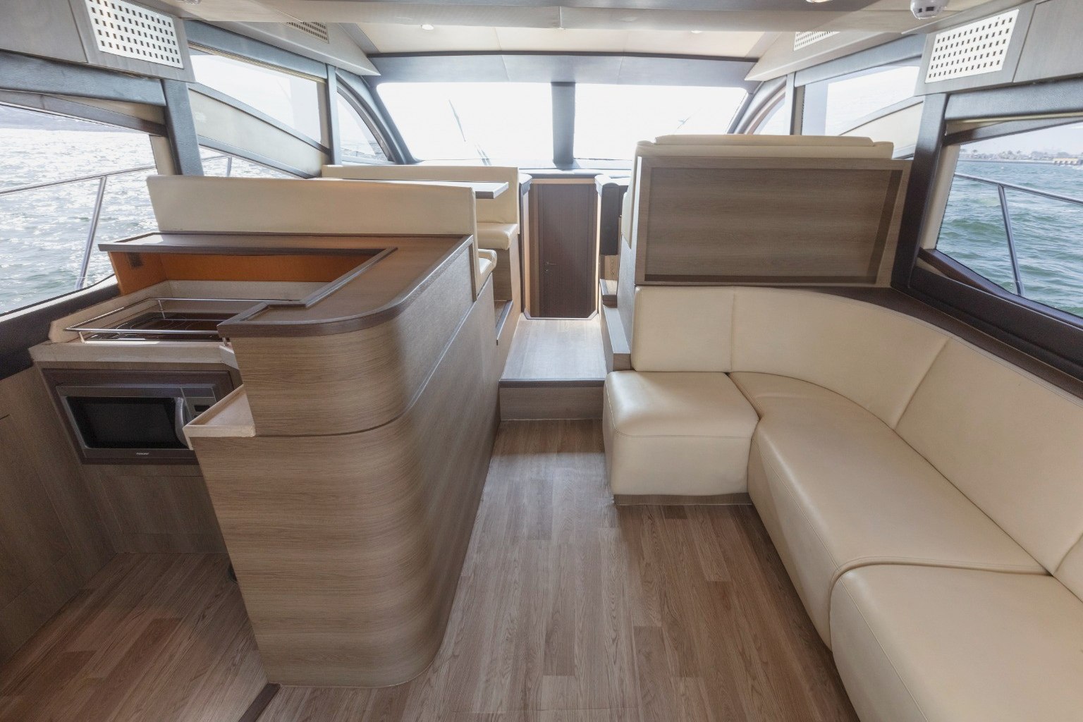Oryx Viktoriia charter in Dubai, photo 5