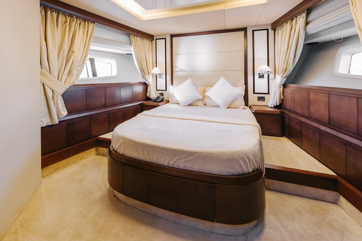 Azimut Viktoria charter in Dubai, photo 5