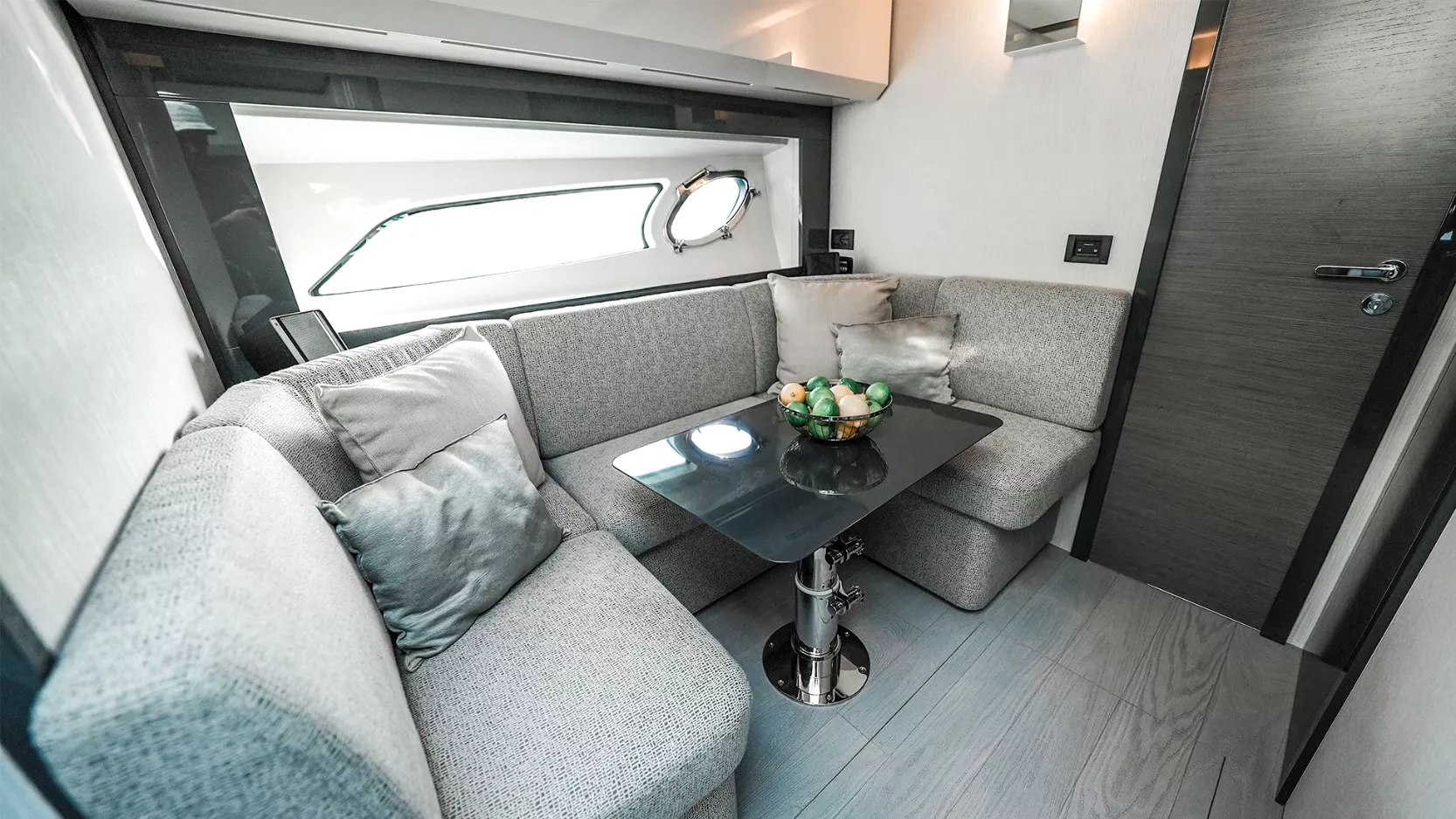 Pershing 5X Shark Grey charter in Dubai, photo 6