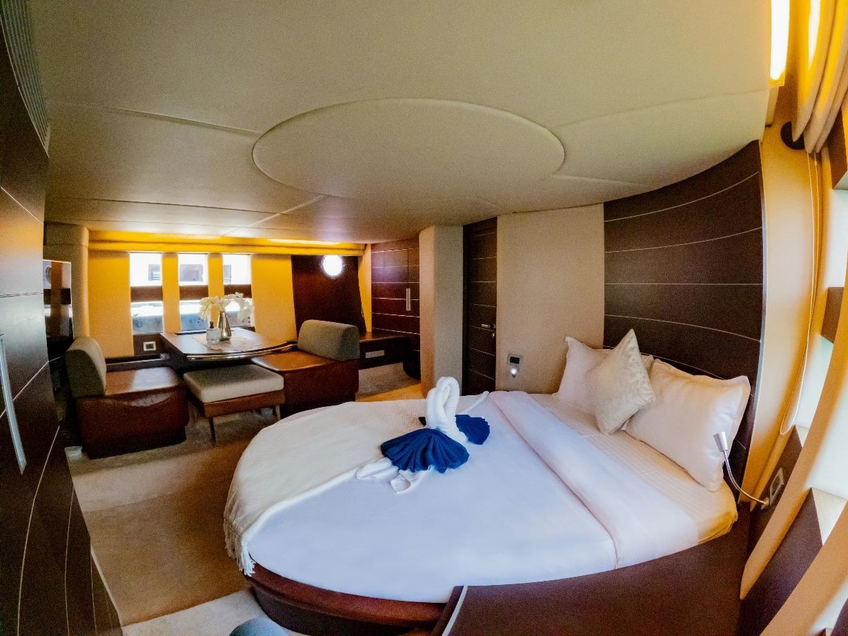 Azimut Sura charter in Dubai, photo 9