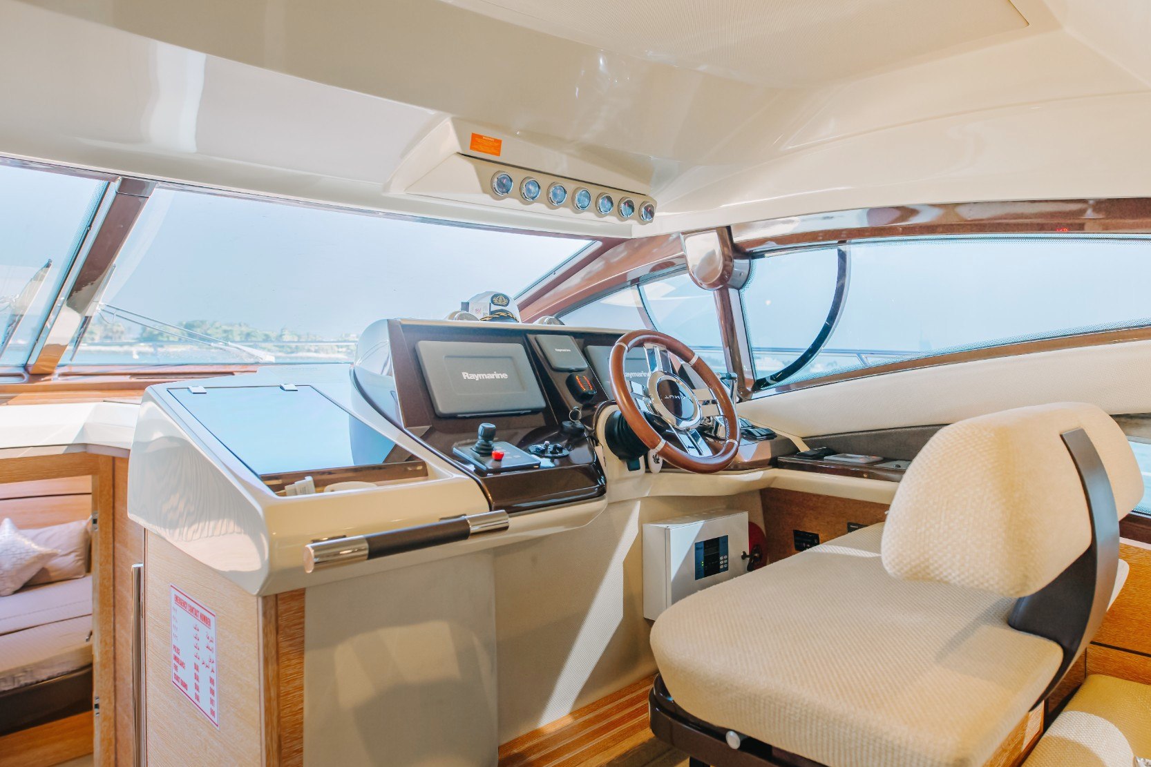 Azimut No Regrets charter in Dubai, photo 2
