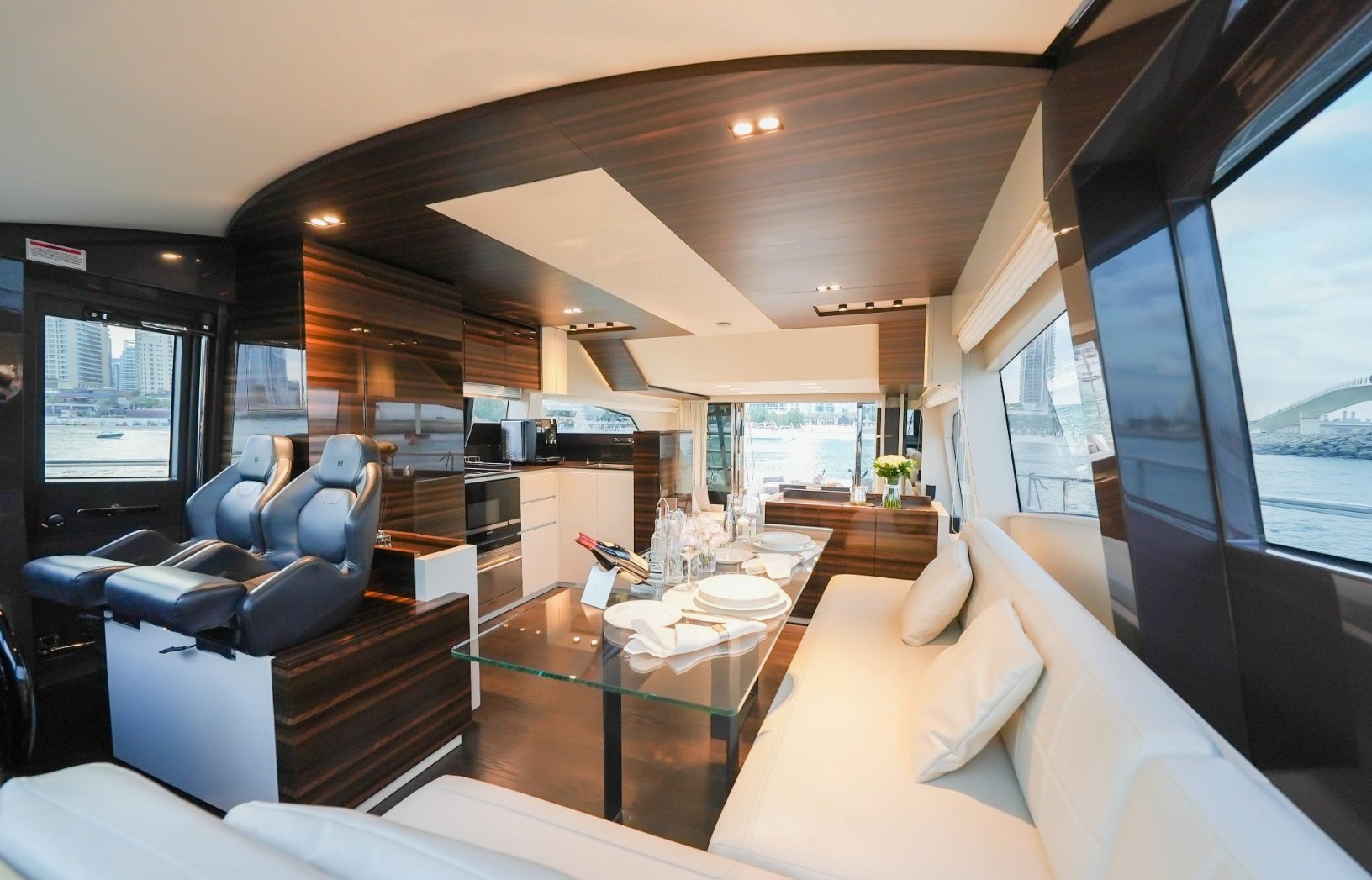Ferretti 67 ft charter in Dubai, photo 13