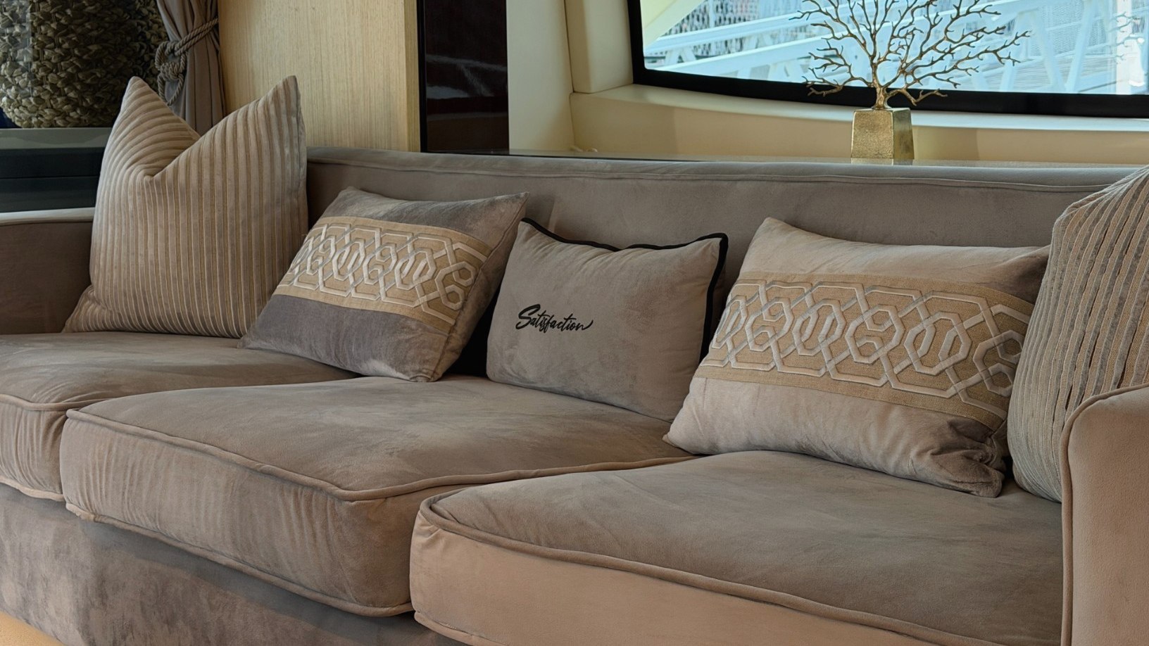 Azimut Satisfaction charter in Dubai, photo 10
