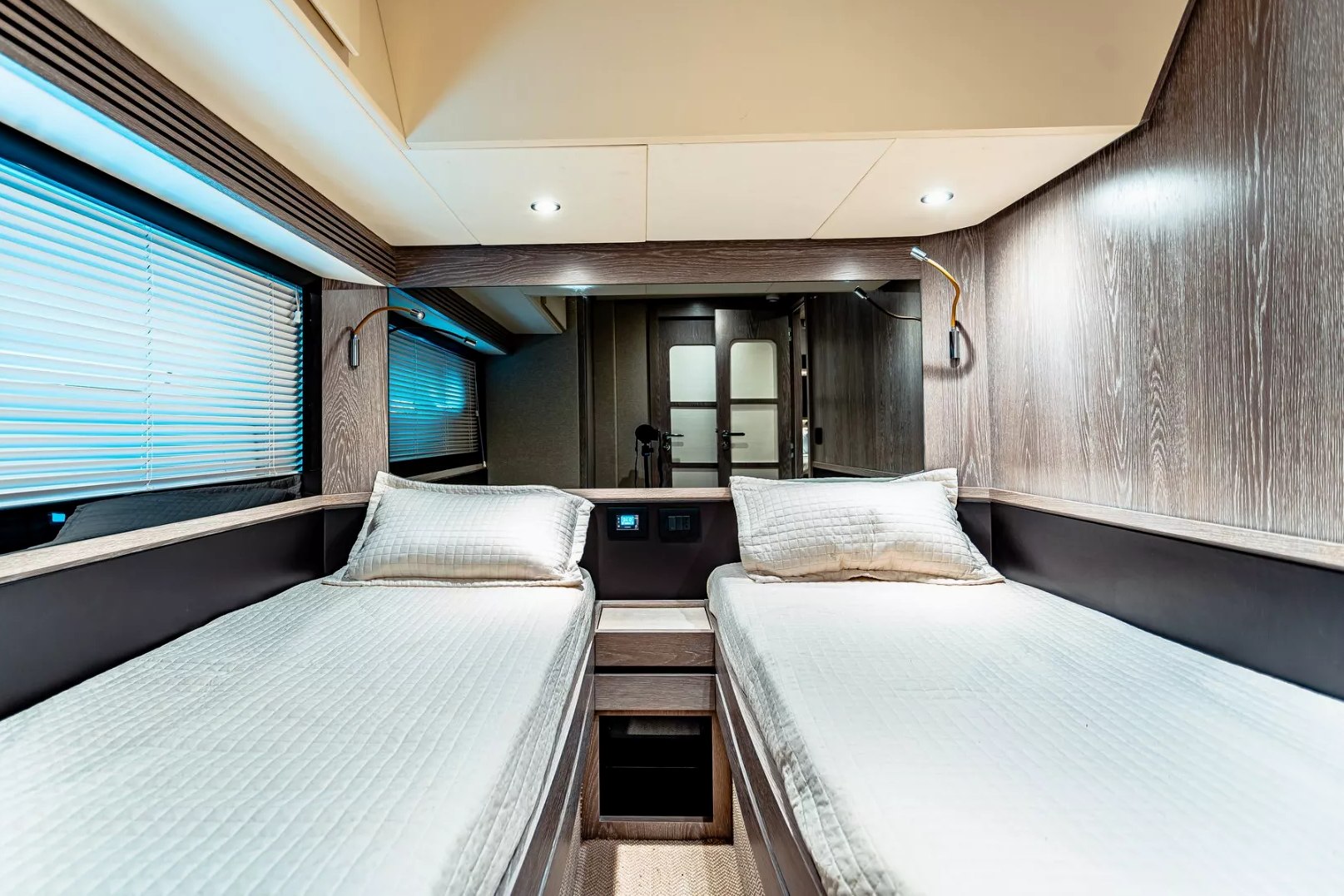 Azimut Magellano 66 ft charter in Dubai, photo 5