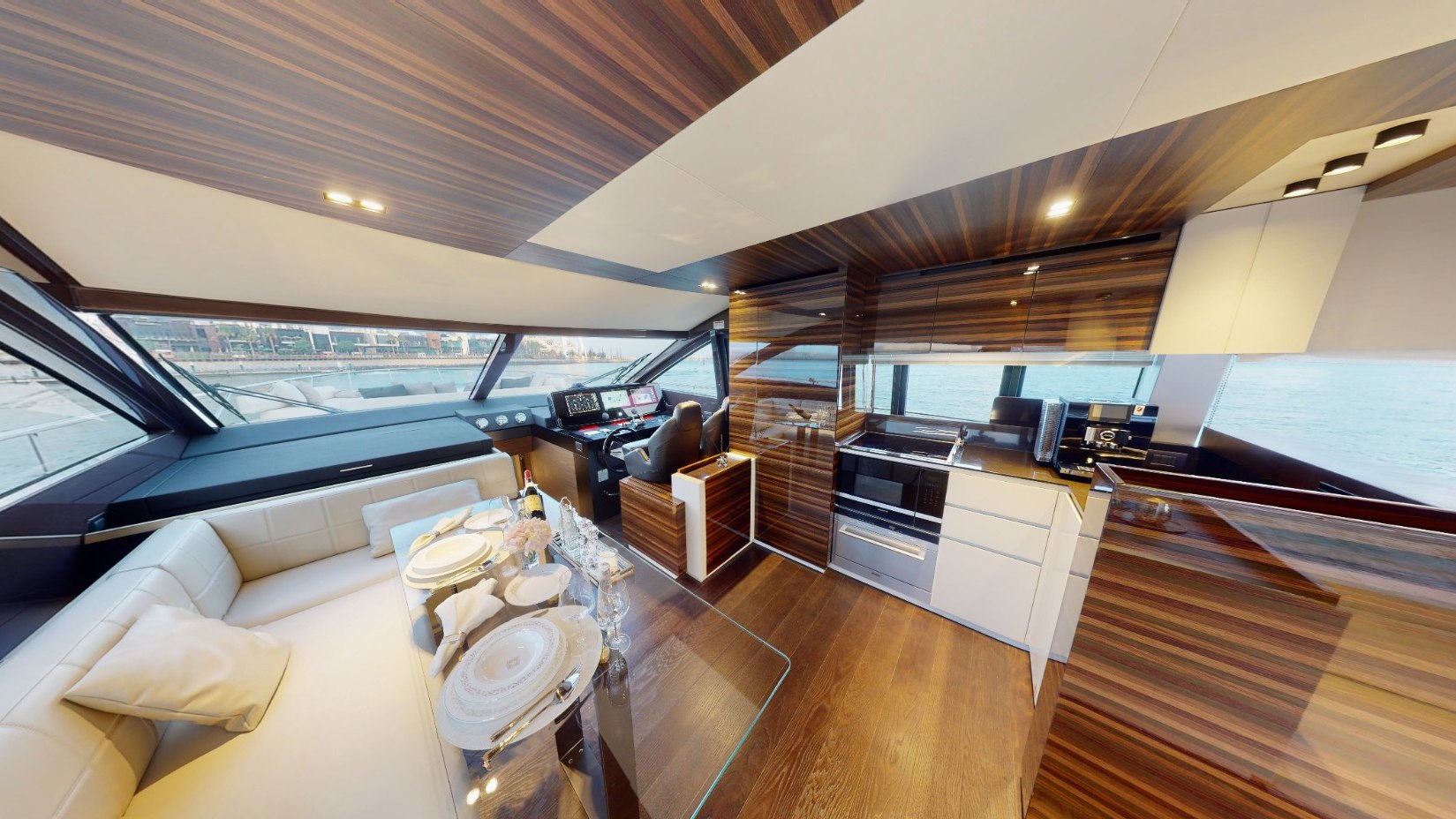 Ferretti 67 ft charter in Dubai, photo 4