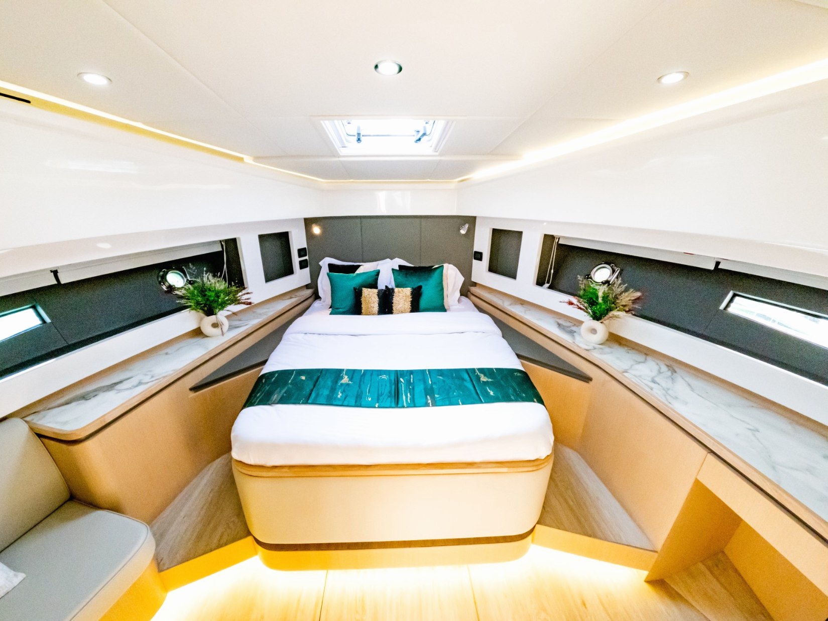 Sky Walker Uno charter in Dubai, photo 4