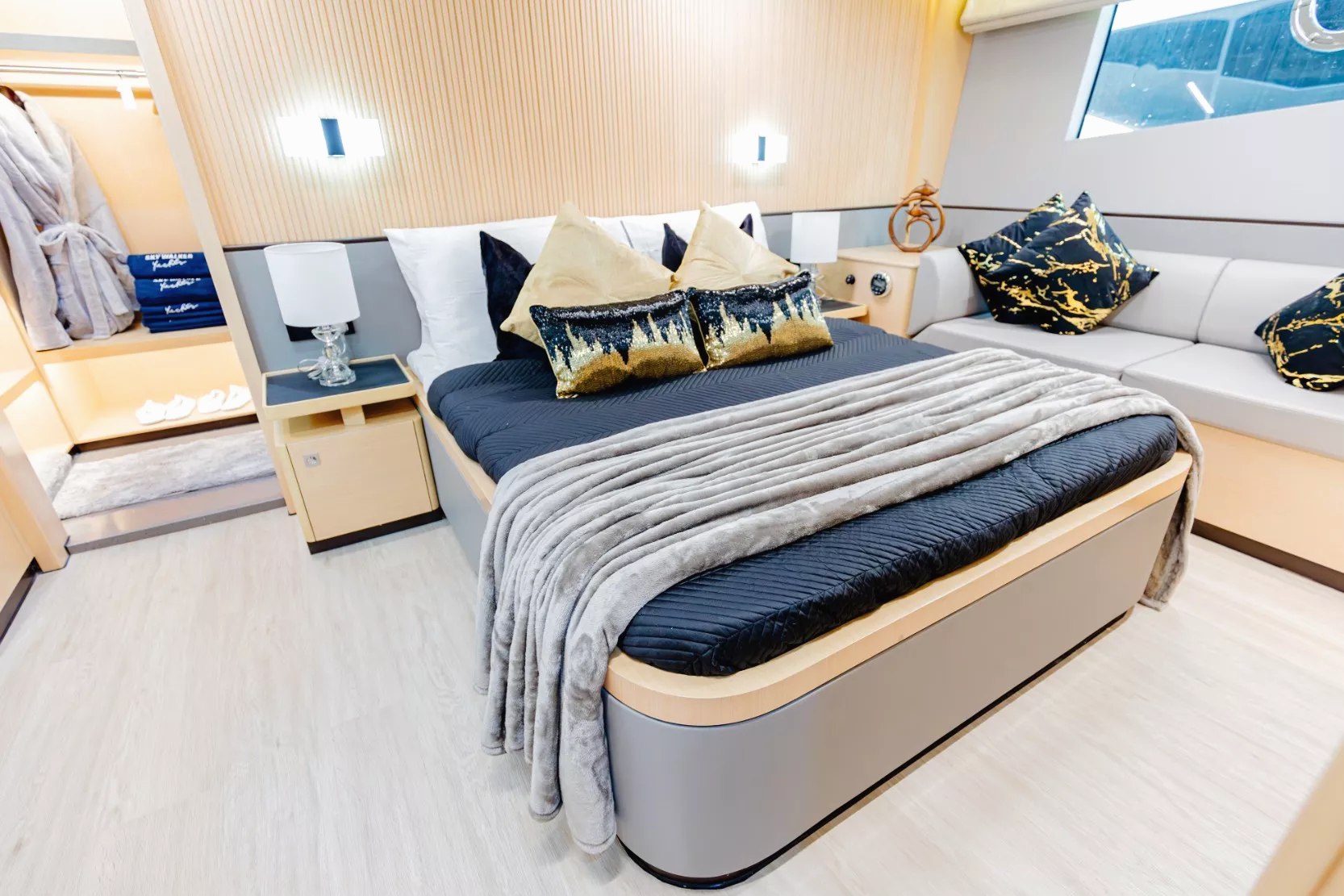 Sky Walker Reno charter in Dubai, photo 11