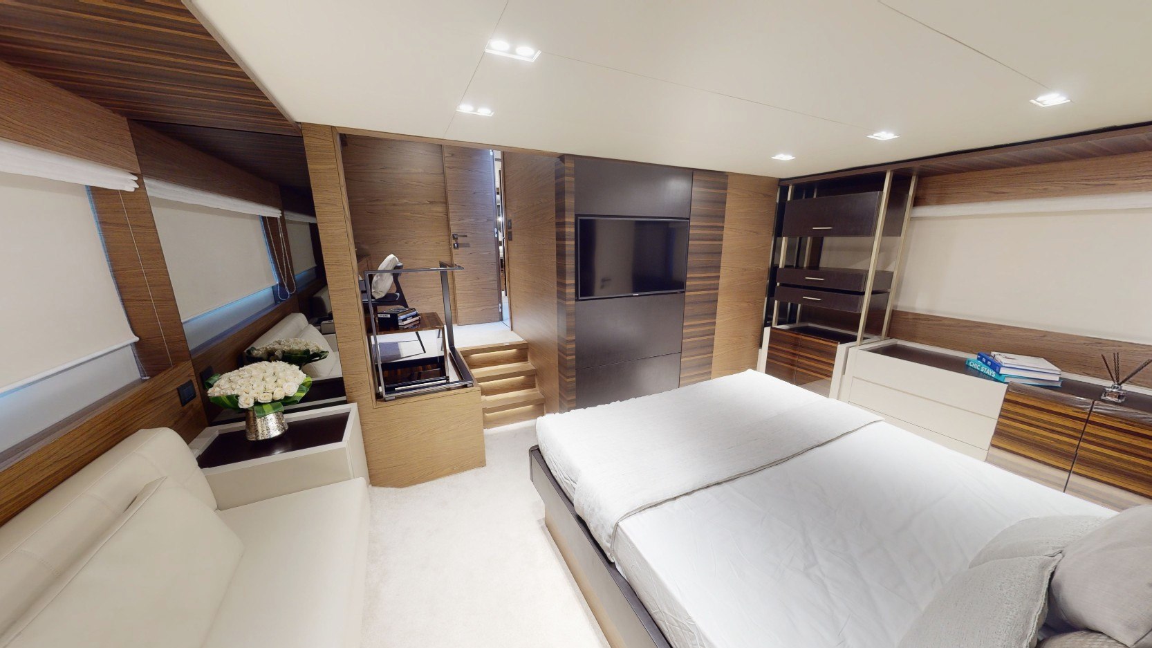 Ferretti 67 ft charter in Dubai, photo 7