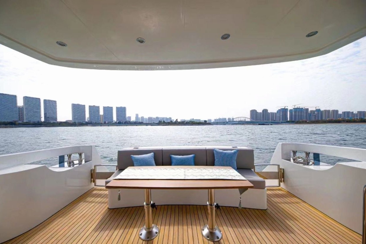 Sky Walker Oxo charter in Dubai, photo 3
