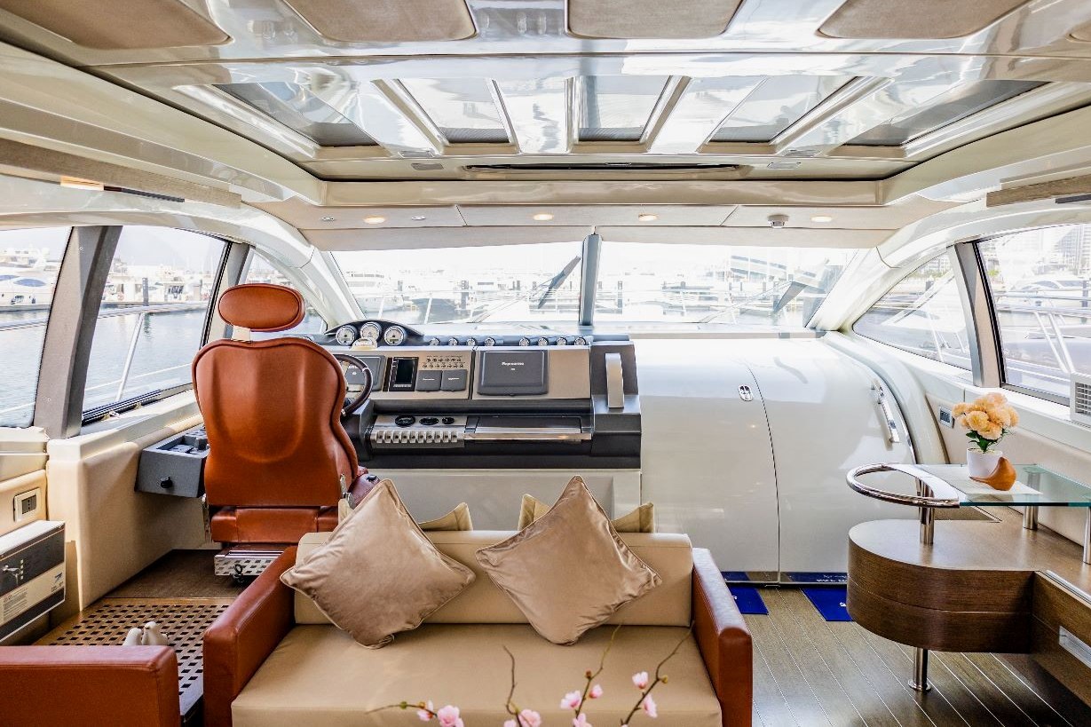 Azimut Sura charter in Dubai, photo 4