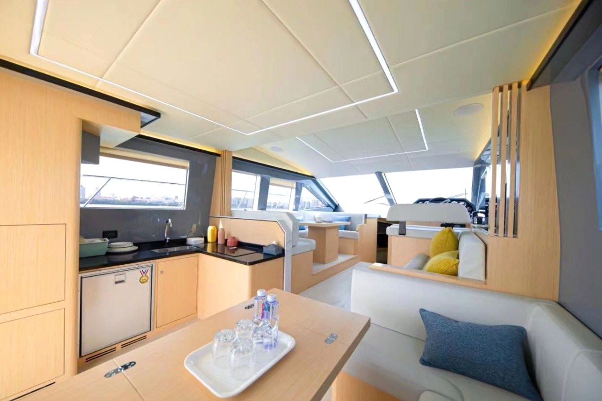 Sky Walker Oxo charter in Dubai, photo 2