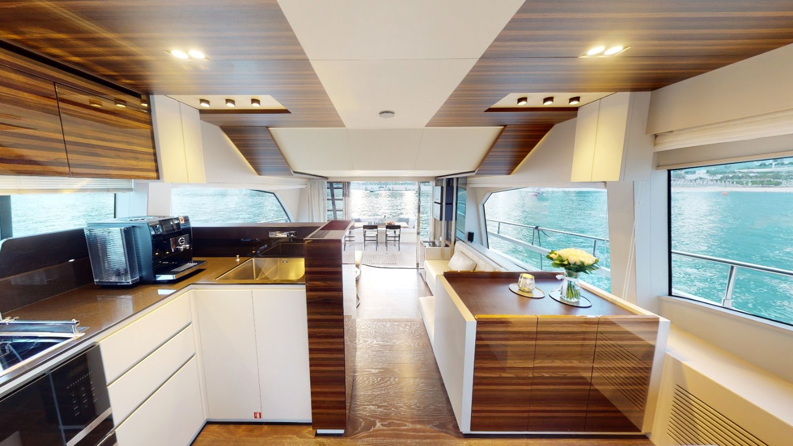 Ferretti 67 ft charter in Dubai, photo 5