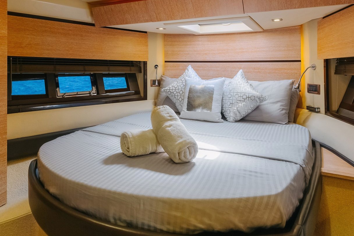 Azimut No Regrets charter in Dubai, photo 3