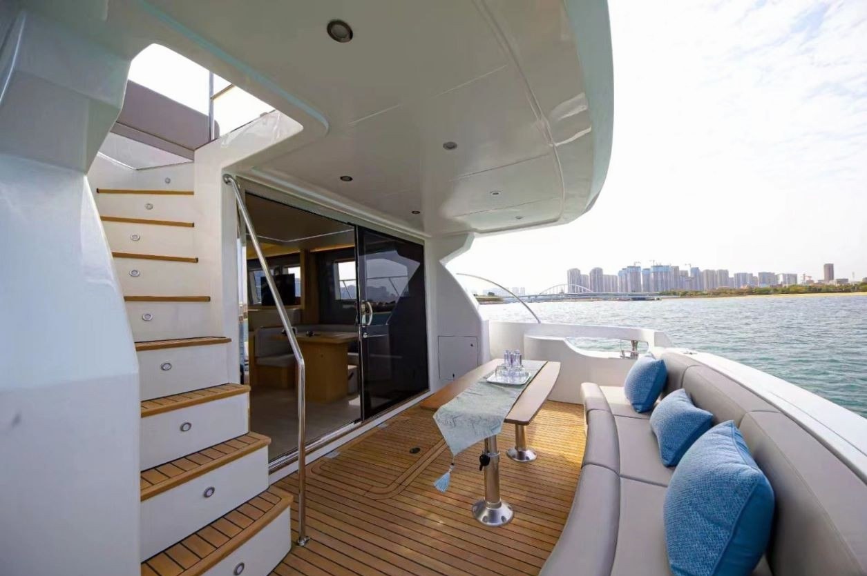 Sky Walker Oxo charter in Dubai, photo 4