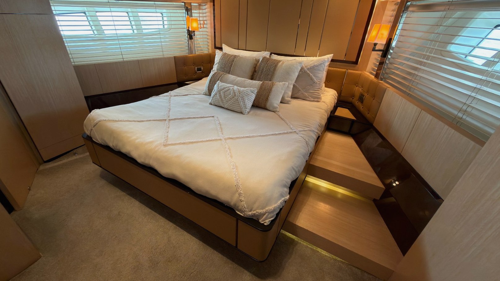 Azimut Satisfaction charter in Dubai, photo 8