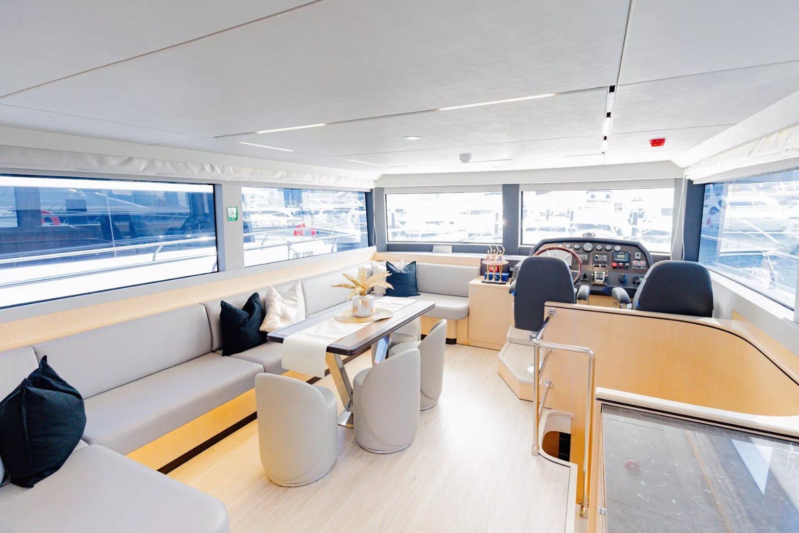 Sky Walker Reno charter in Dubai, photo 15