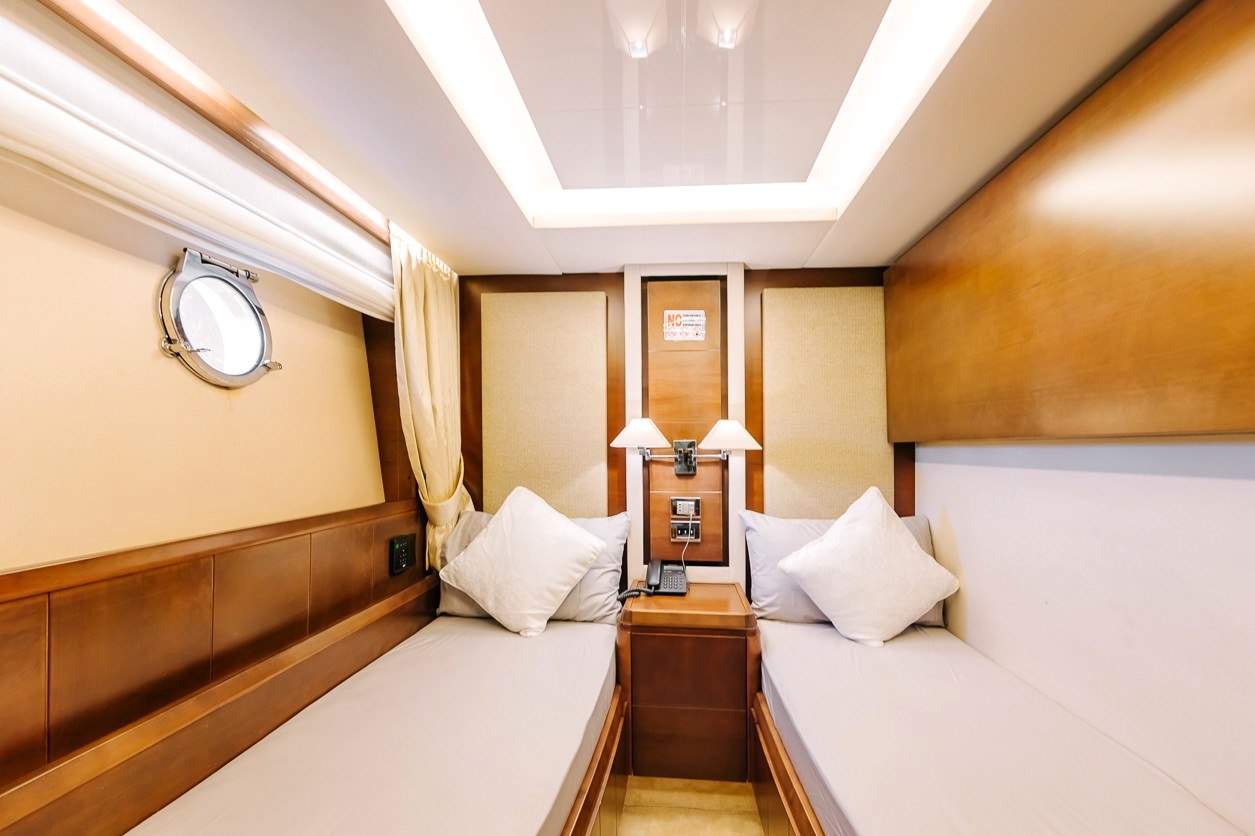 Azimut Viktoria charter in Dubai, photo 3